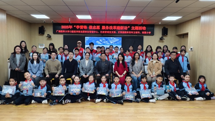 党团共建聚合力 健康护航育新风——博彩app下载
开展“学雷锋 做志愿 服务改革建新功”主题活动 第 5 张 党团共建聚合力 健康护航育新风——博彩app下载
开展“学雷锋 做志愿 服务改革建新功”主题活动 第 5 张