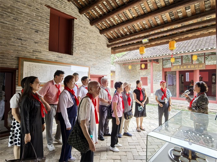 走访红色足迹 铸牢党性意识——博彩app下载
离退休党支部赴林景云故居开展主题党日活动 第 1 张